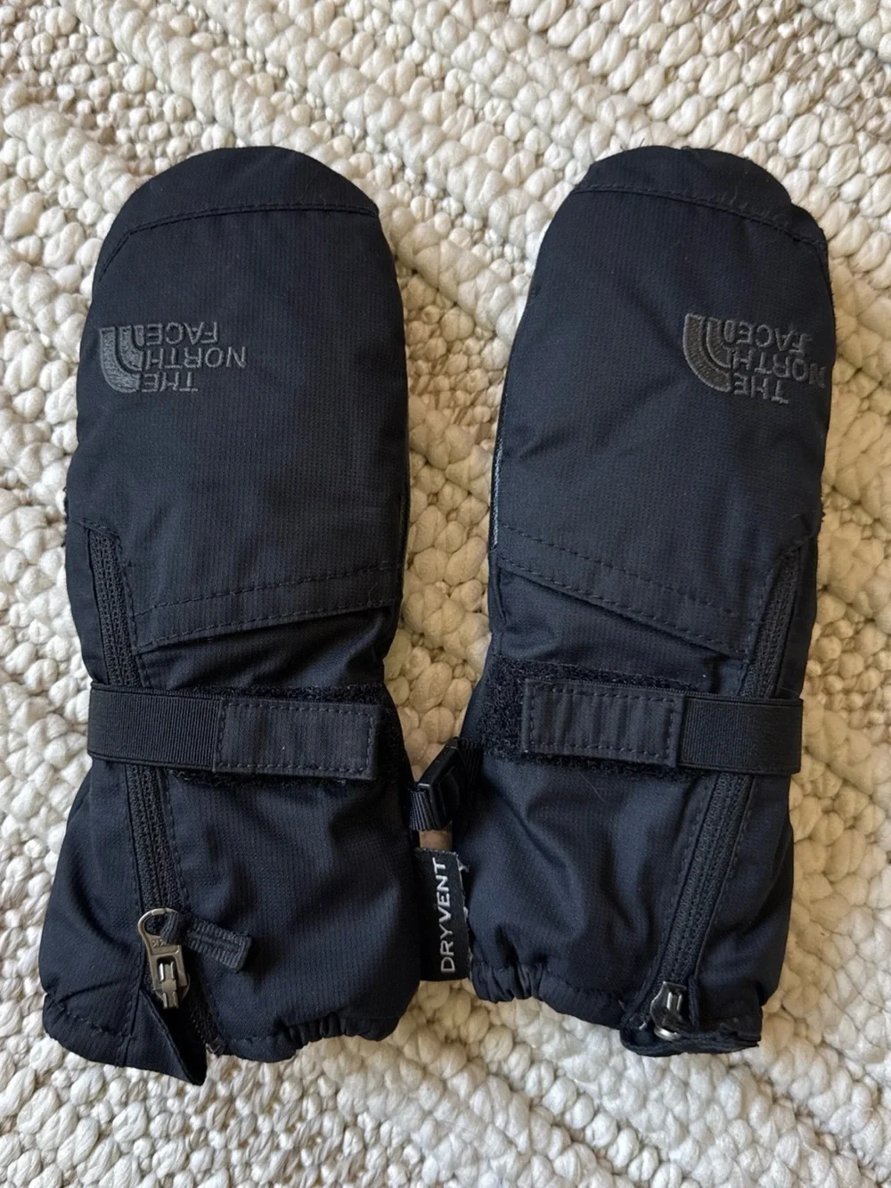 The North Face Dry Vent Ski Mittens, boys 3T Winter Gloves Black Dryvent